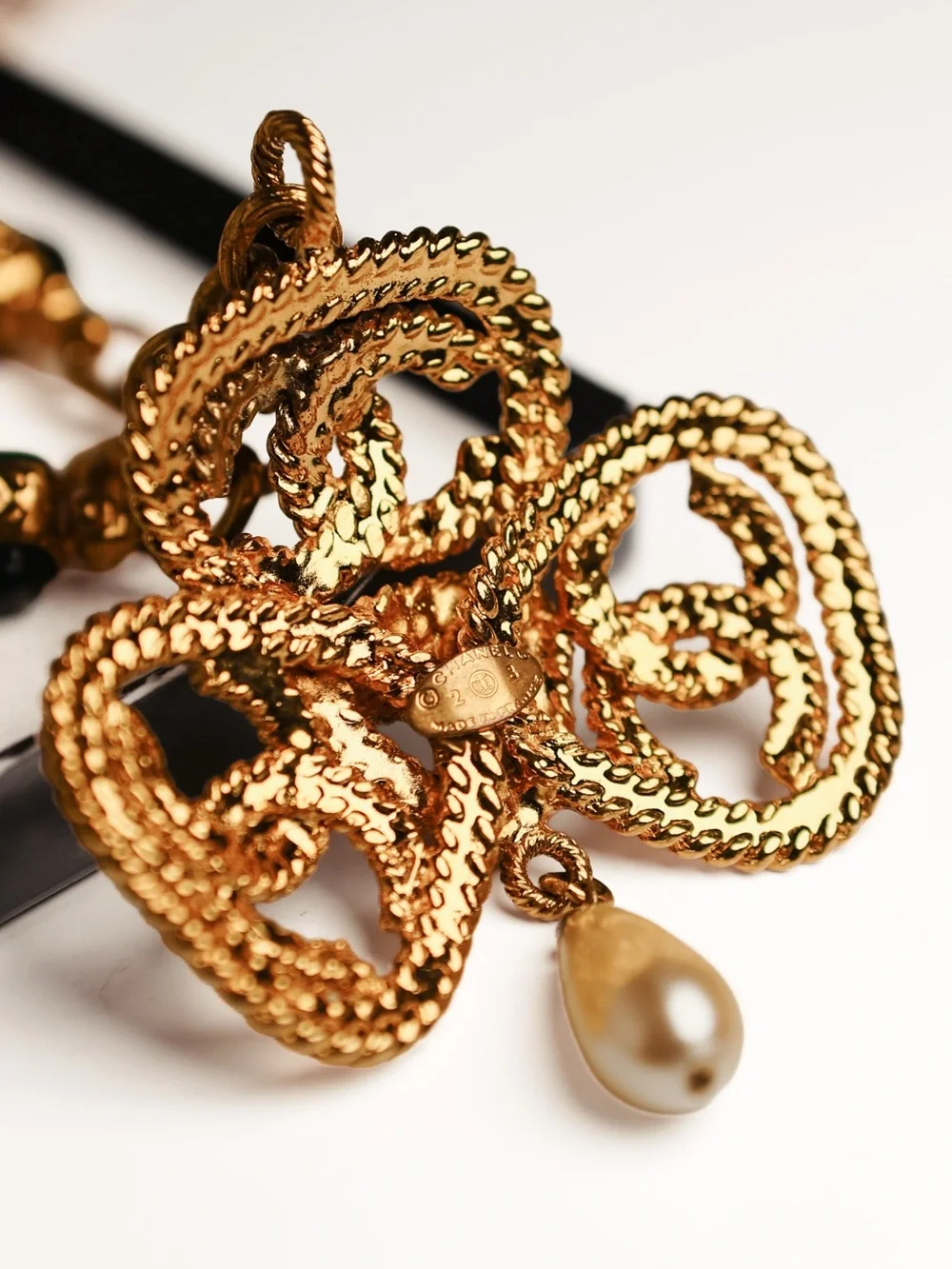 Authentic Vintage Chanel CC Trinity Clover Pendant Gripoix Necklace
